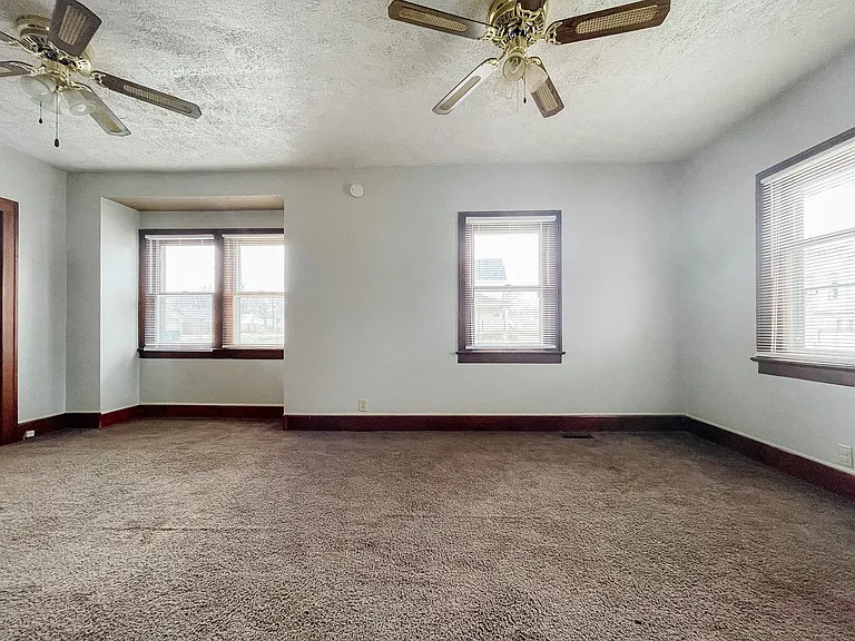 1317 W Memorial Dr — Photo 7