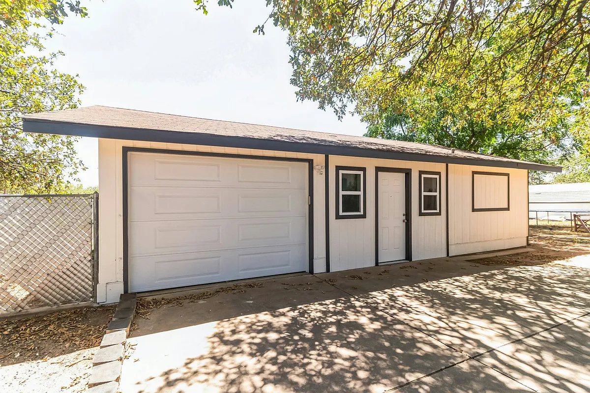 Building Photo - 124 E Castlebriar Dr