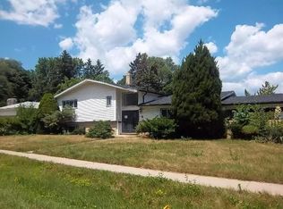 17294 Roxbury Ave, Southfield, MI 48075