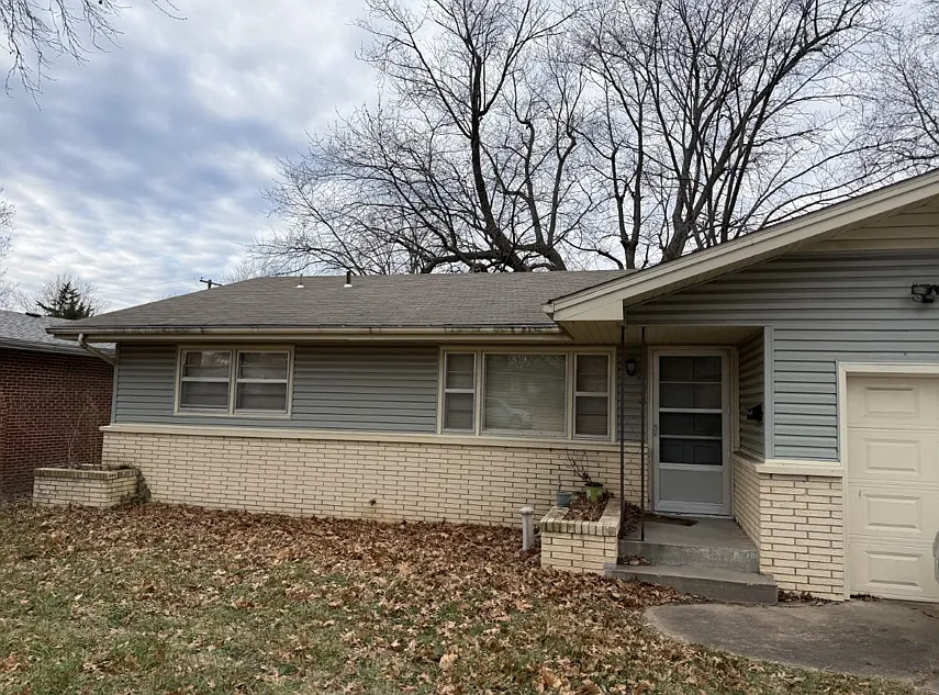 929 N Oak Grove — Photo 3