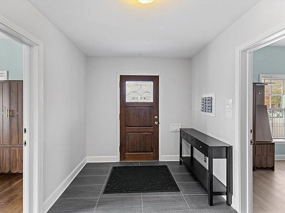 3rd image of 2719 Capitol St
