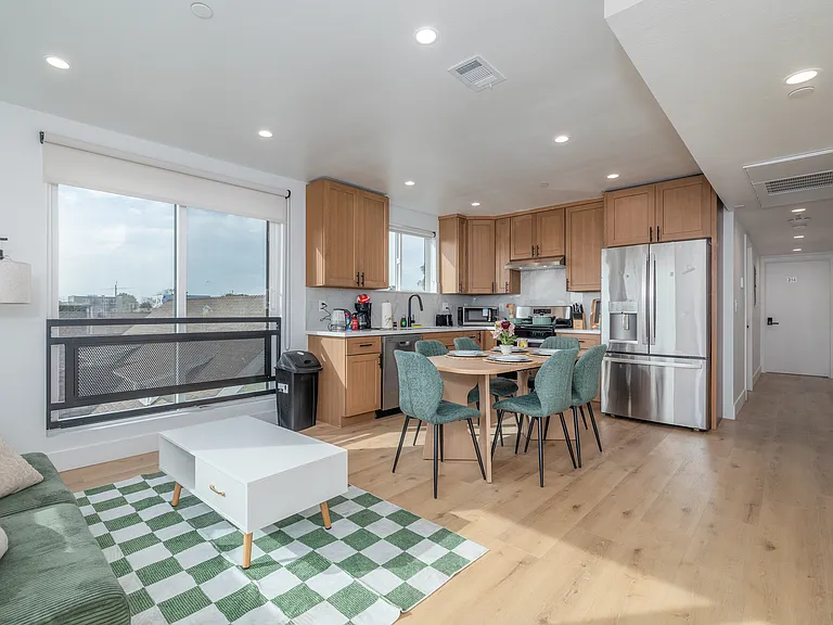 1223 W 37th Dr #1 — Photo 7
