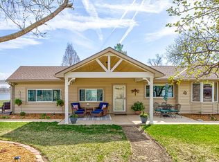902 Avenue R, Carter Lake, IA 51510