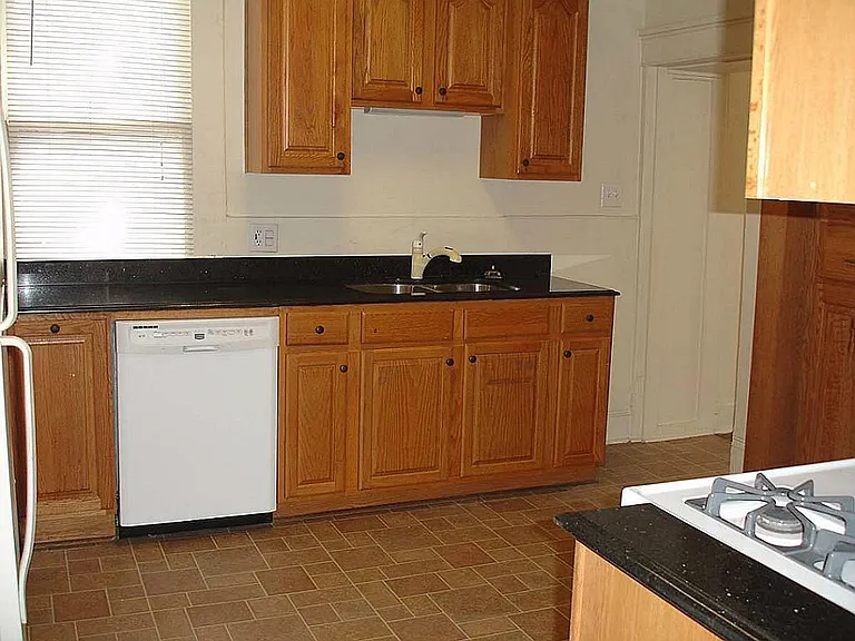 315 W 21st St — Photo 7