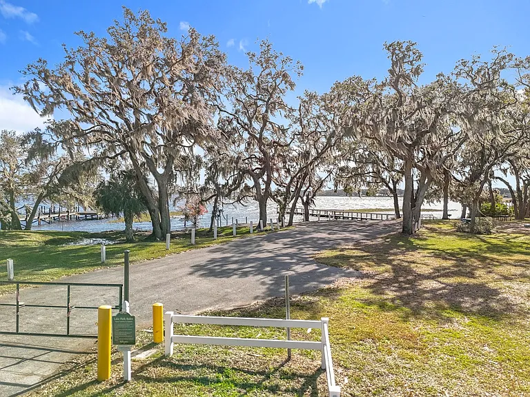 10073 Spring Lake Dr — Photo 34