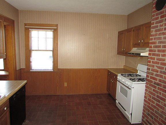 3rd image of 326 Park St #2