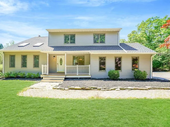 304 Weeks Avenue, Manorville, NY 11949