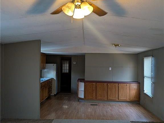 3rd image of 203 W 4th St