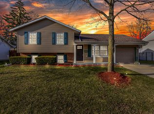 272 E Wrightwood Ave, Glendale Heights, IL 60139