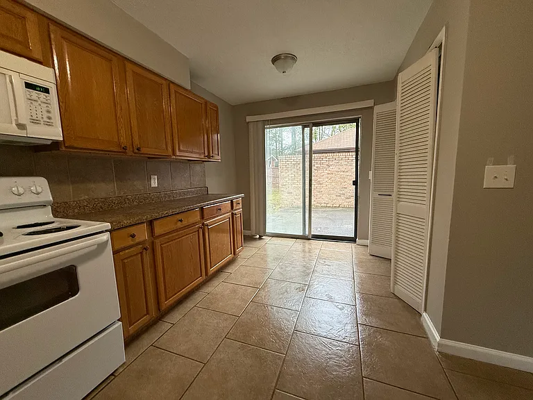 330 Forest Pl — Photo 13