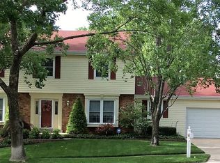 15575 Cedarmill Dr, Chesterfield, MO 63017