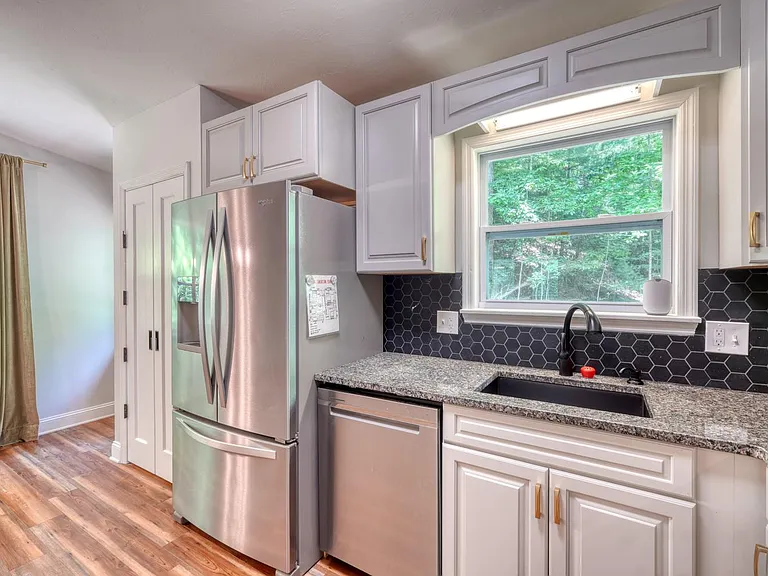 45 Mountain Stream Rd — Photo 7