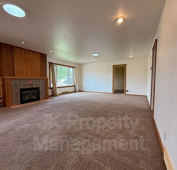 806 Forest Ave — Photo 10