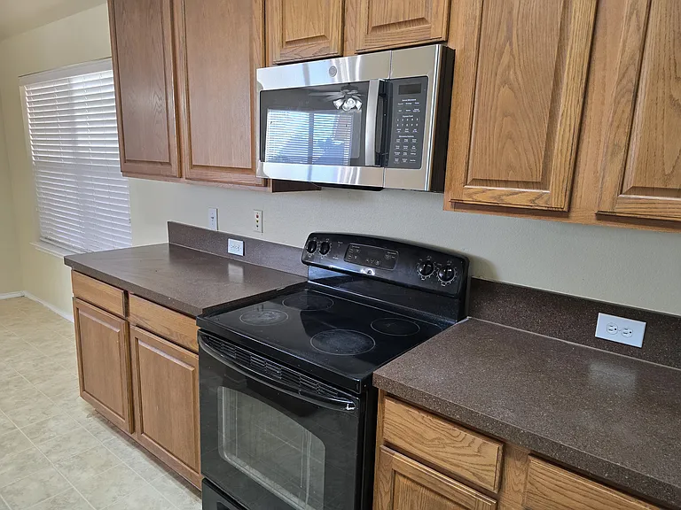 1107 Elm Grove Dr — Photo 3