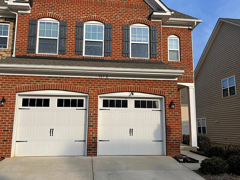 107 Dellbrook St — Photo 2