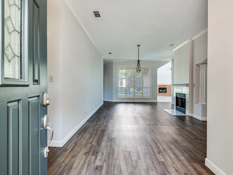 2608 Glenridge Dr — Photo 10