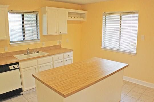 4th image of 1509 Jasmine Ln