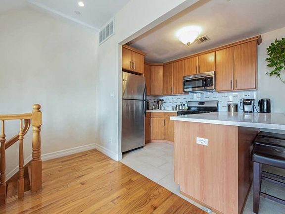 4th image of 2555 W 15th St #2C3