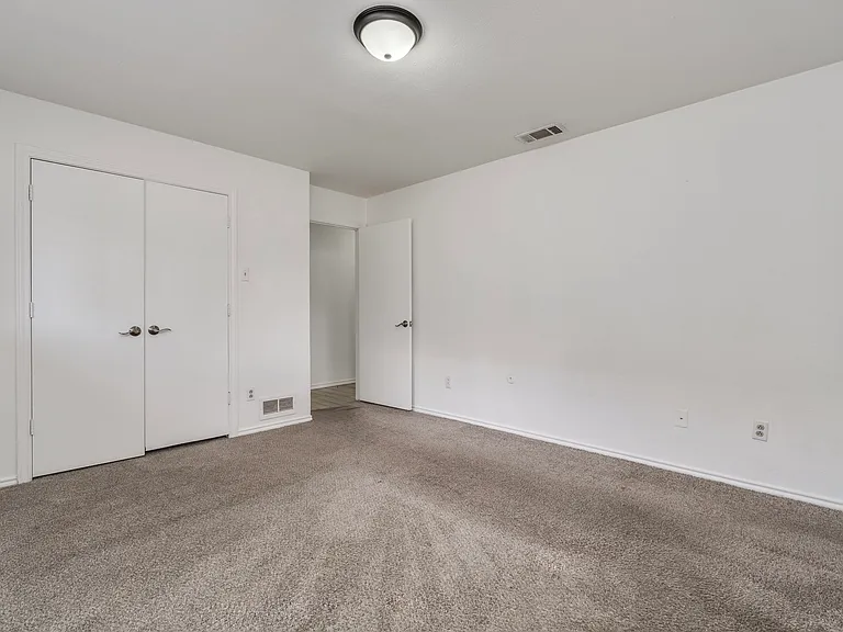 9922 Hickory Xing — Photo 35