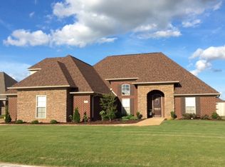 306 Arbor Oaks Dr, Medina, TN 38355