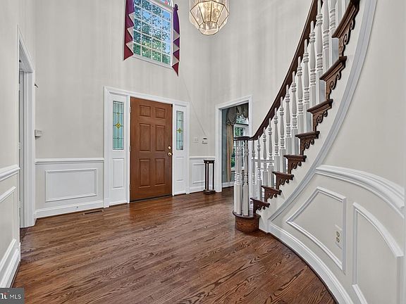 4th image of 900 Malvern Hill Dr