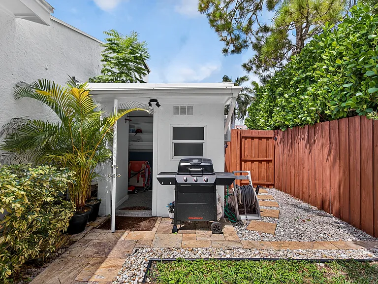 510 NE 8th Ave — Photo 41