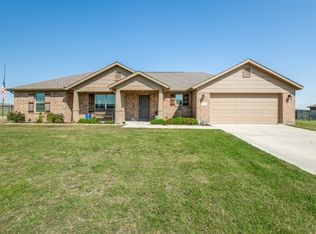 220 Live Oak Ln, Decatur, TX 76234