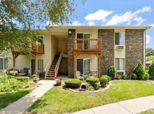 1900 Light Rd APT 206, Oswego, IL 60543