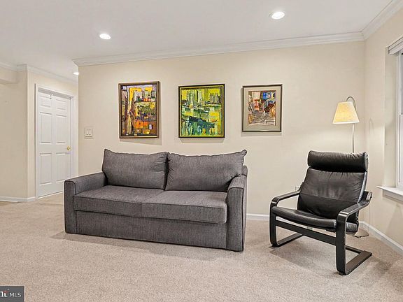 4th image of 42 W College Ave APT 322