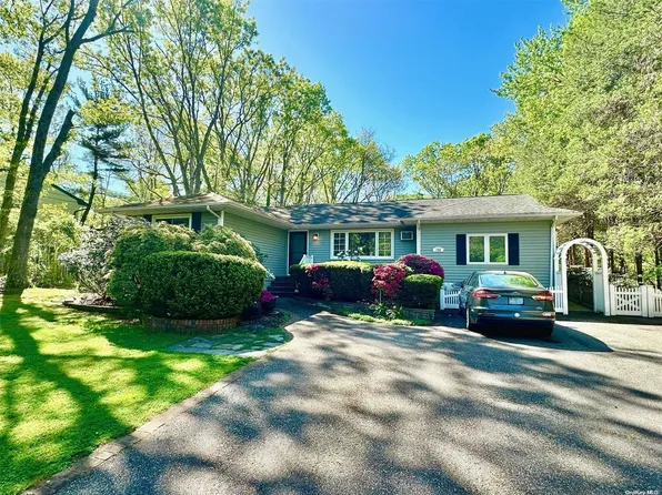 154 Parkwood Street, Ronkonkoma, NY 11779