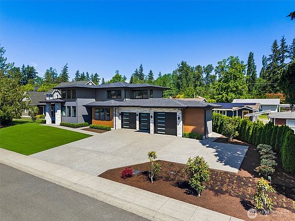 3rd image of 3709 E Connecticut Street