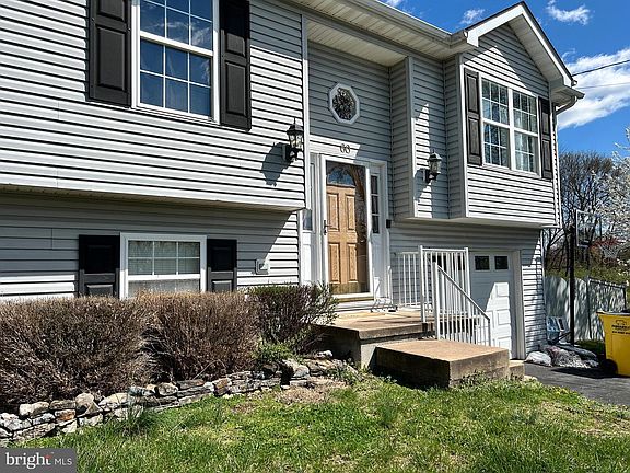 3rd image of 60 Wendover Dr