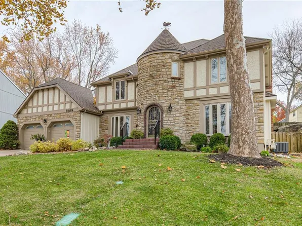 8019 W 113th St, Overland Park, KS 66210