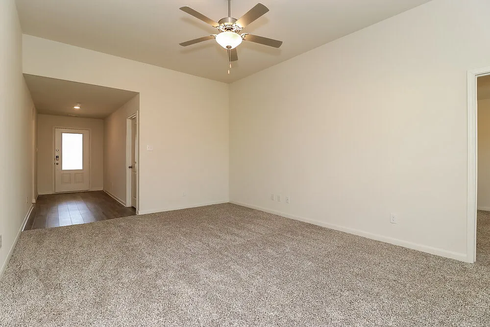 3 bed, 2.0 bath, 1316 sqft, $1,925 — Photo 3