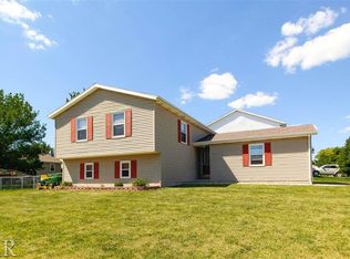 2701 Bainbridge Ln, Bloomington, IL 61705