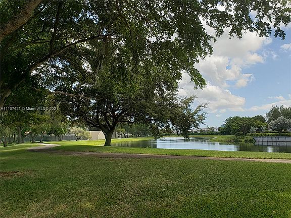 4th image of 2300 S Cypress Bend Dr APT 103