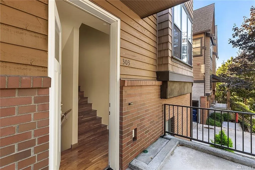 3 bed, 2.5 bath, 2101 sqft, $4,600 — Photo 3