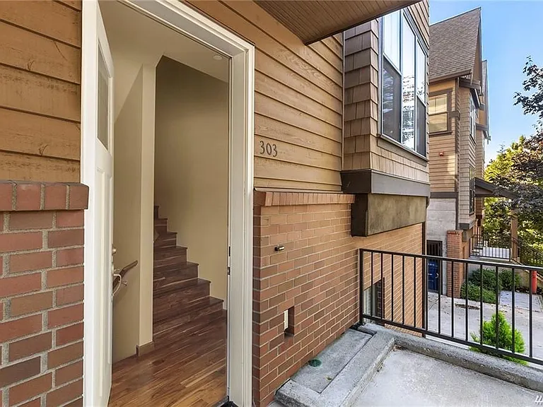 303 Bellevue Way SE — Photo 3