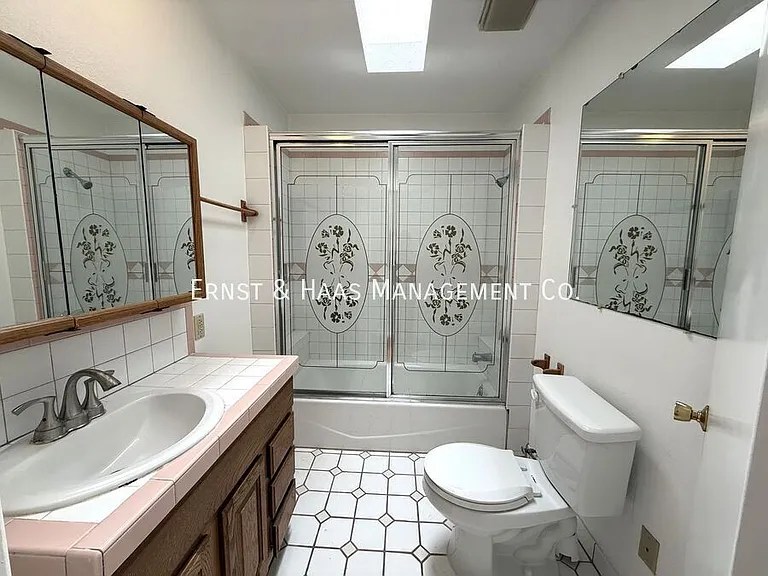 4723 Blackthorne Ave — Photo 20