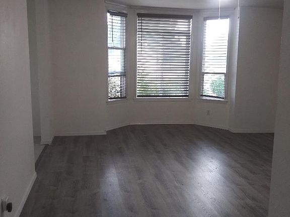 3rd image of 1017 3rd Ave NW