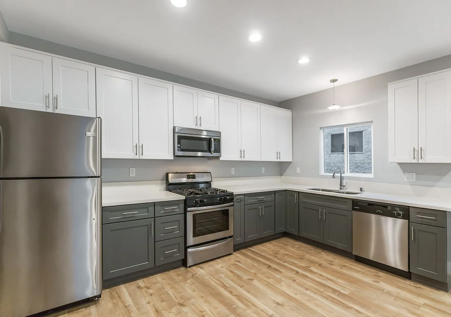 Beautiful 2 bedroom in Echo Park/Silver Lake with parking! **2 weeks off the rent — Photo 1