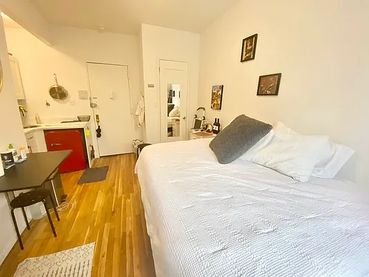 Rented by J PRESTON AND ASSOCIATES INC | media 8