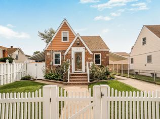 13811 243rd St, Rosedale, NY 11422