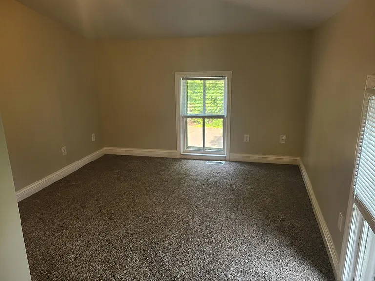 436 W Walnut St #2 — Photo 15