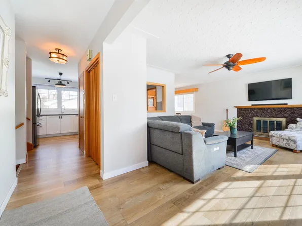 15714 89a Ave NW, Edmonton, AB T5R 4T2