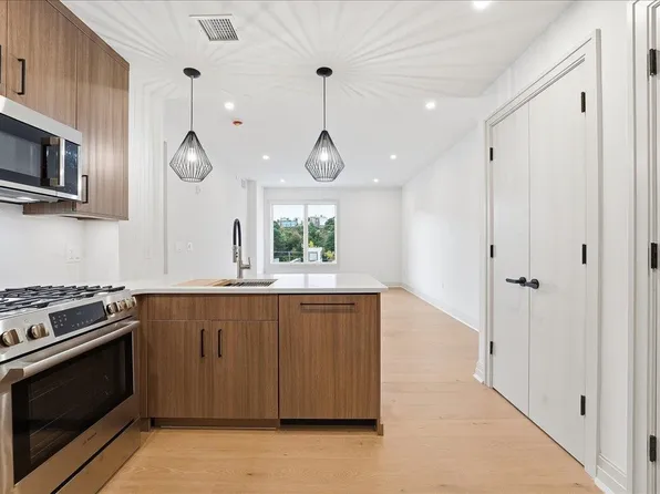 921 Madison Street image 3 of 20