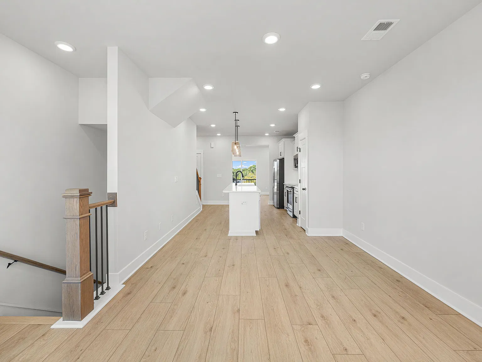 2 bed, 2.5 bath, 1611 sqft, $2,300 — Photo 4