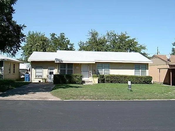 1102 W Dyer St, Breckenridge, TX 76424