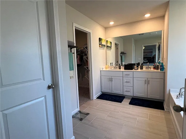 242 Wells Cir — Photo 10
