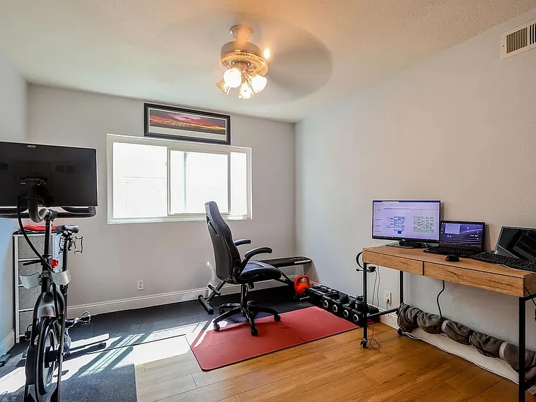 25051 Katie Ave — Photo 15